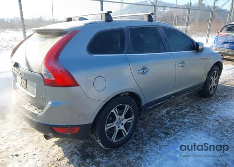 2011 Volvo Xc60 T6/T6 R-Design z USA, uszkodzony, nr VIN YV4902DZ5B2154056